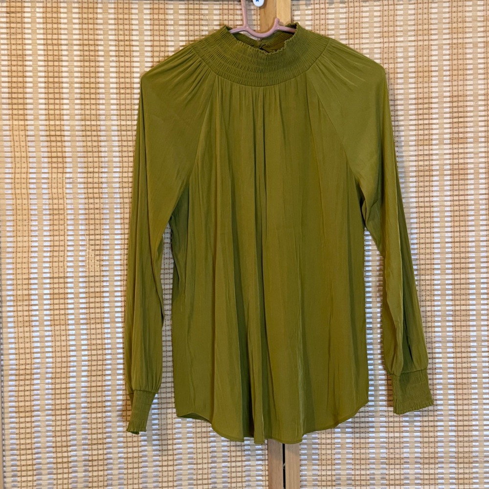 Chicos Women Size 0 Chartreuse Green Smocked Mock Neck Long Sleeve Blouse Top